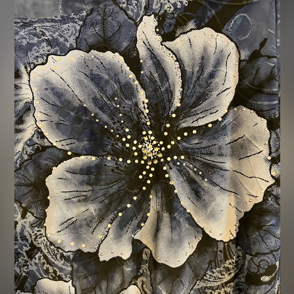 Dressbarn Floral Top - Picture 2 of 5